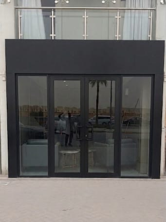 زجاج ملون